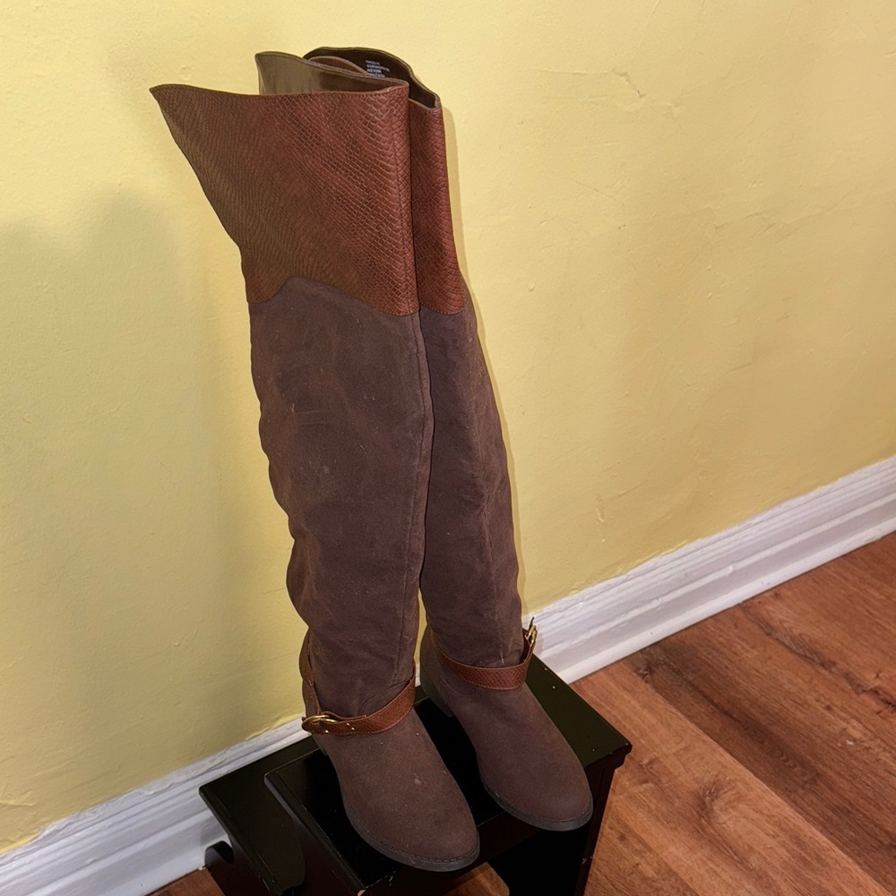 Brown Knee-High Boots with Buckle Detail